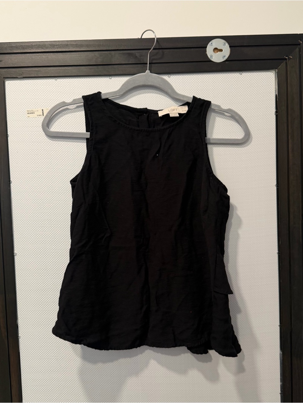 LOFT Black Sleeveless Round-Neck Tank Top
